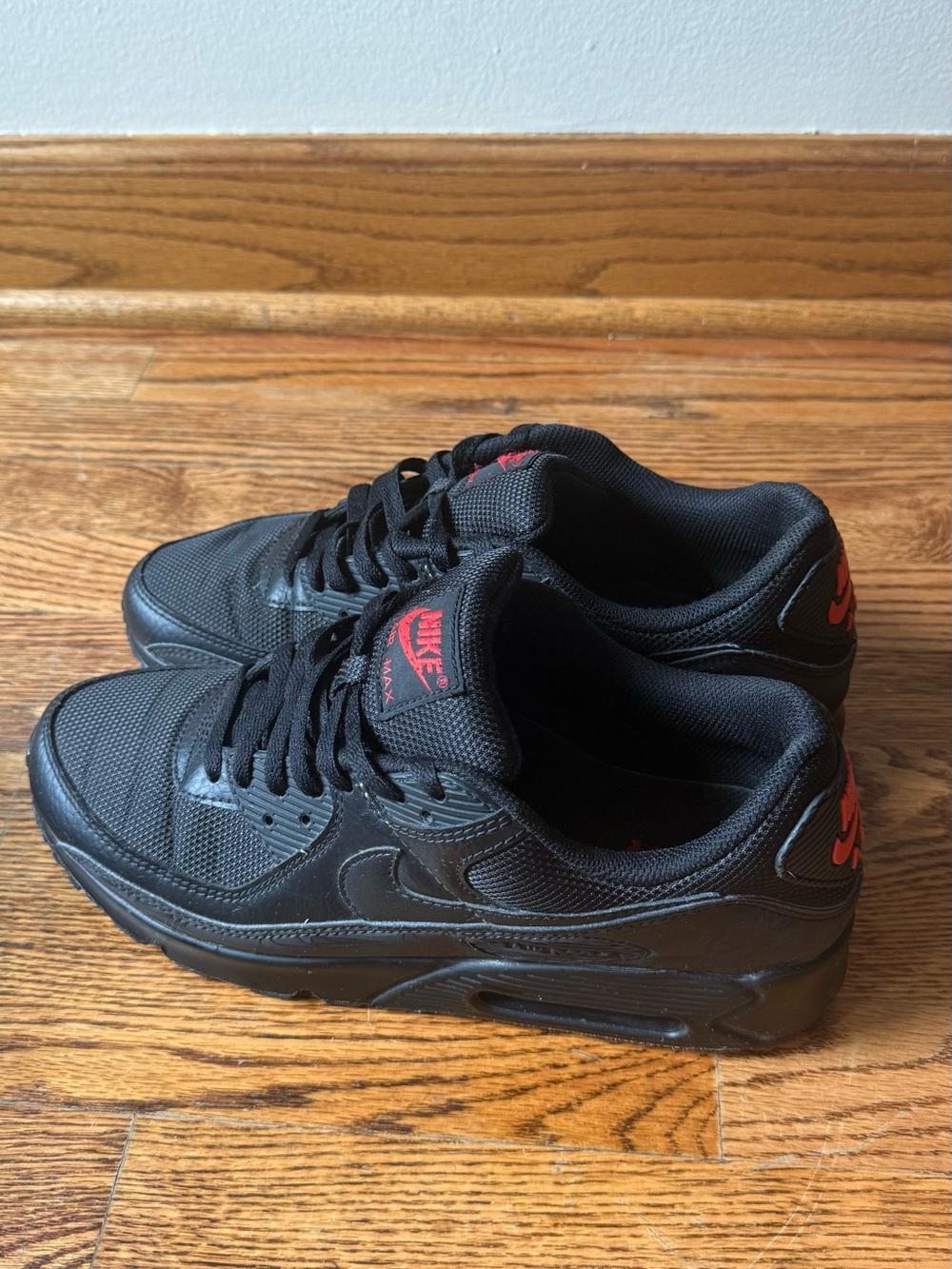 Size 10,5 Men's Nike Air Max 90 Sneakers DZ4504-003 Black/Light Crimson